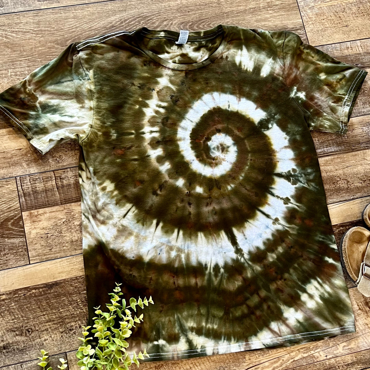 Hand Tie Dye Adult Unisex T-Shirt - Moss Green Swirl – The Hocking